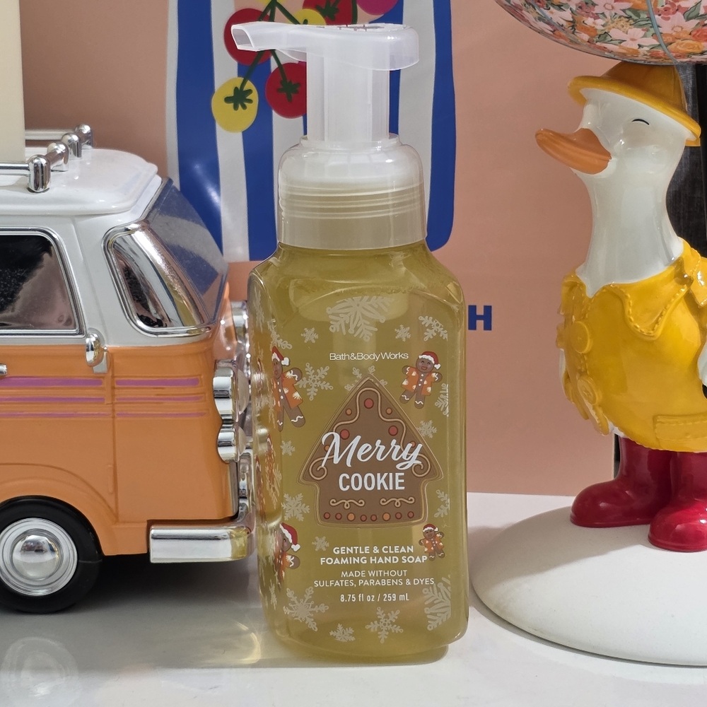 Bath & Body Works Christmas in July Merry Cookie Foaming Hand Soap 8oz NEW Rare